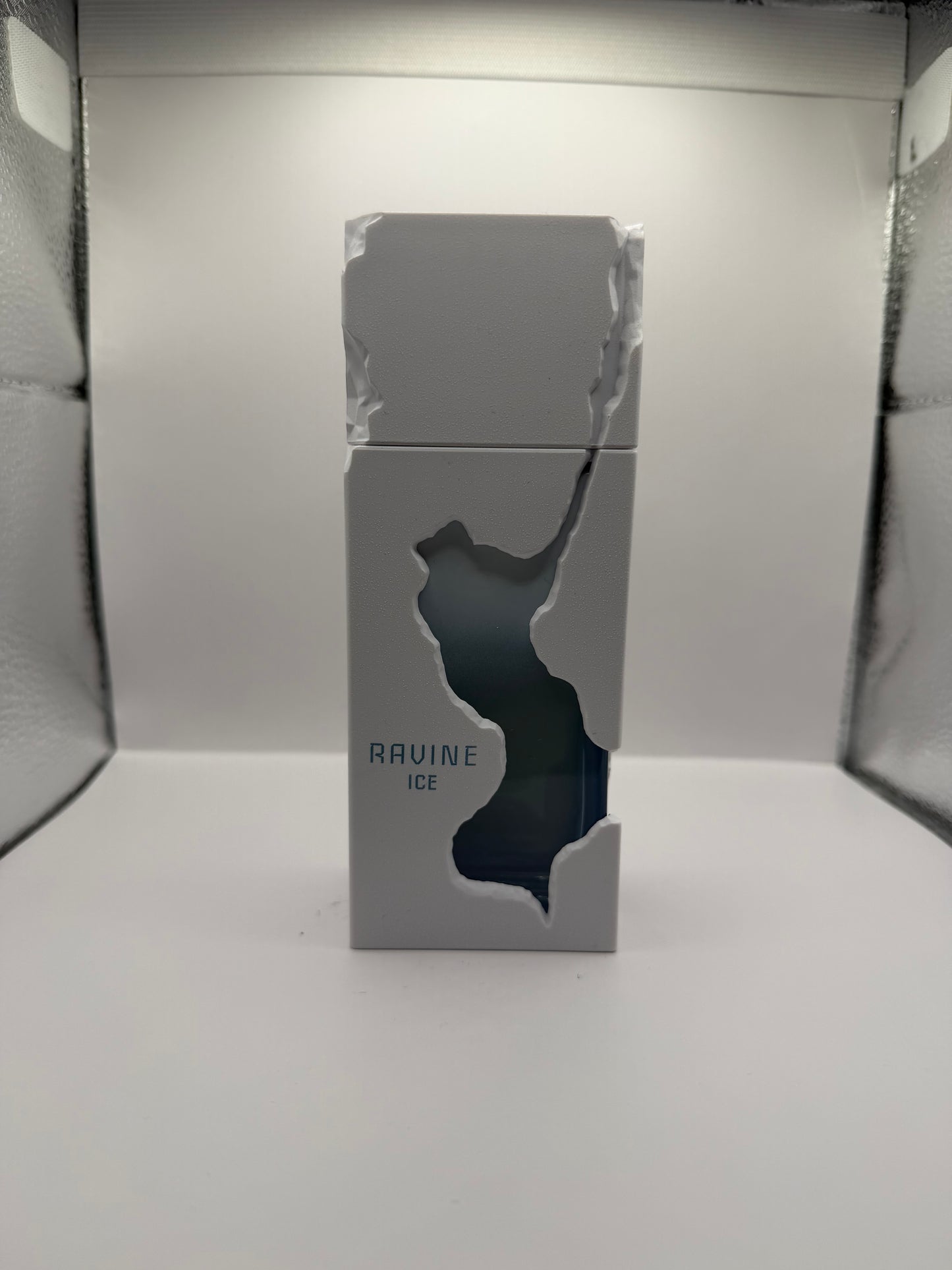 French Avenue - Ravine Ice - Sample